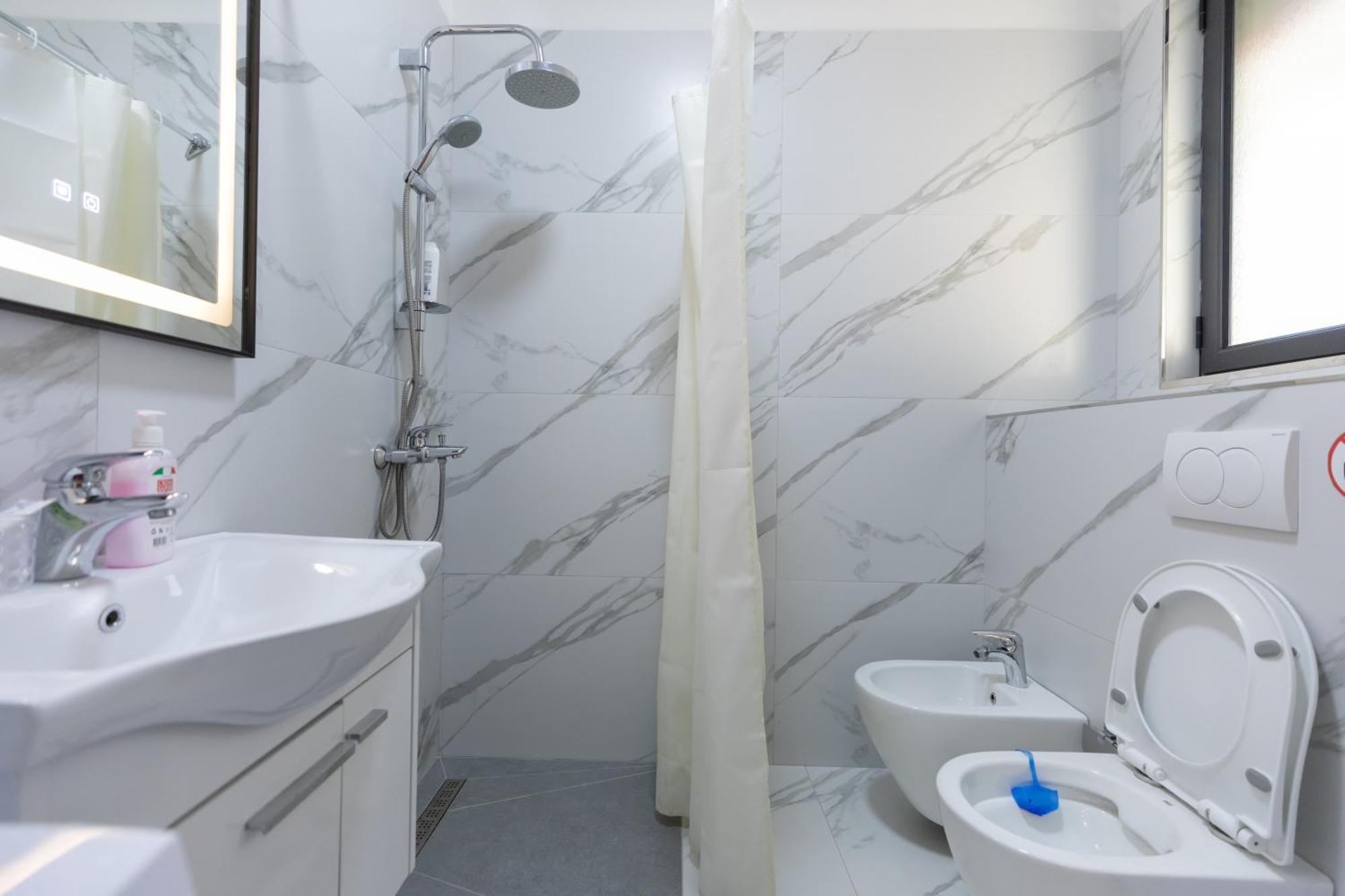 Vila Emi Apartment'S ดูร์เรส ภายนอก รูปภาพ