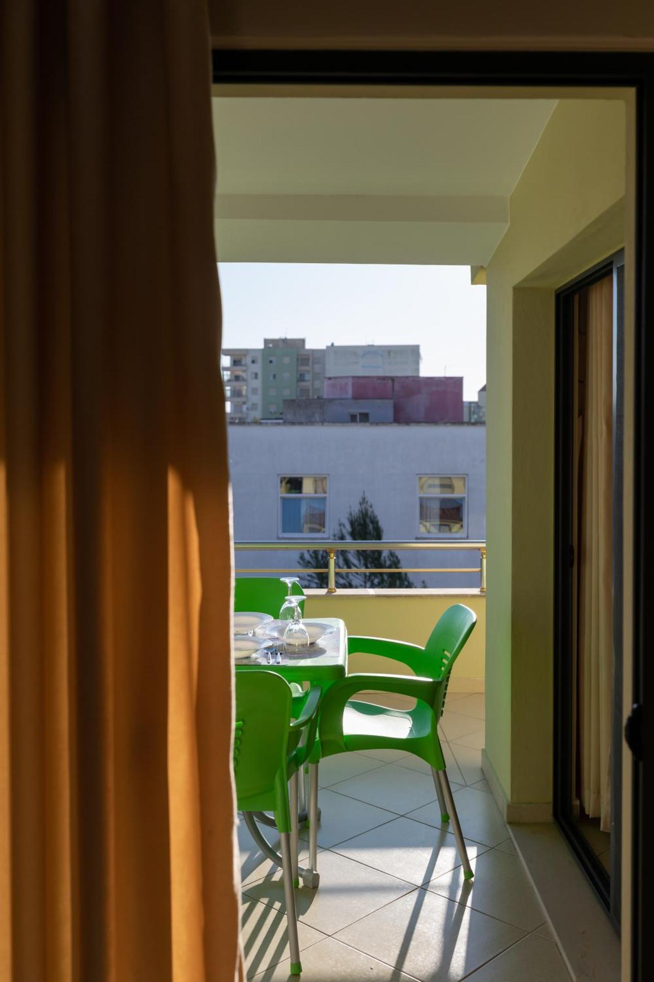 Vila Emi Apartment'S ดูร์เรส ภายนอก รูปภาพ